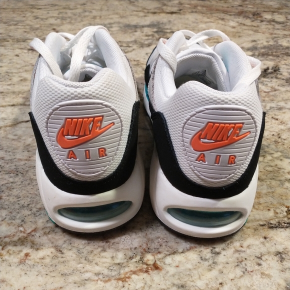 Size 9.5 women's Nike Air Max Correlate - Picture 2 of 6